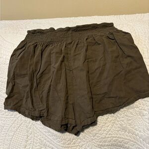 Women’s green linen short size 1xl